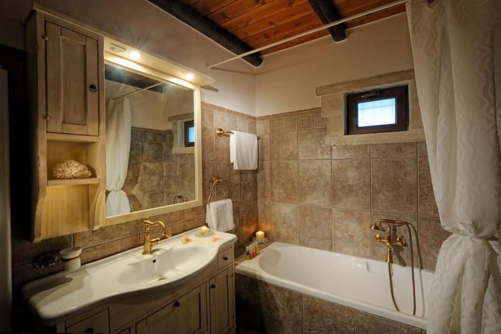 Villa Stone House With Sea View Achlia Esterno foto