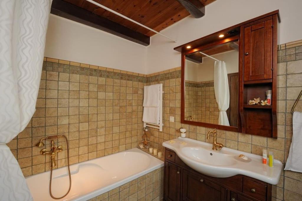 Villa Stone House With Sea View Achlia Esterno foto